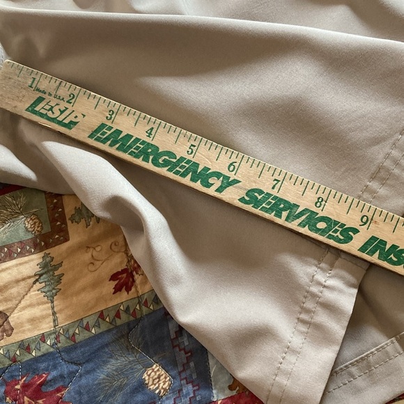 Izod Golf men’s shorts tan 36 waist summer lightweight - Picture 7 of 8